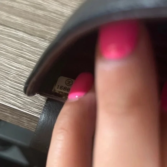 Chanel quilted lambskin zipped wallet - Picture 6 of 11